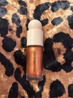 Rare Beauty Positive Light Liquid Luminizer - Captivate